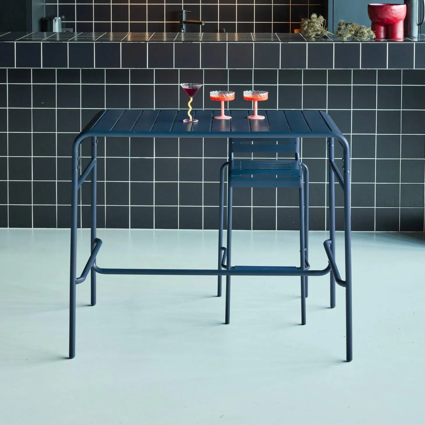 4-seater metal garden bar table