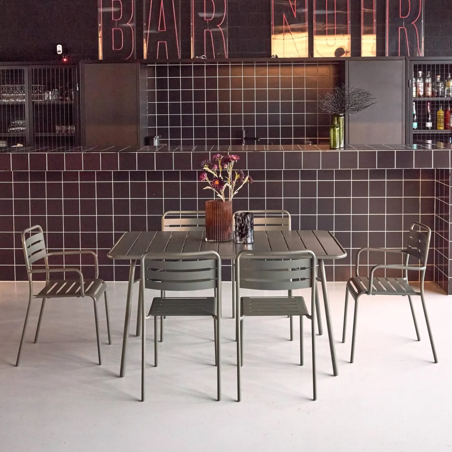 6-seater metal garden table set with 6 chairs