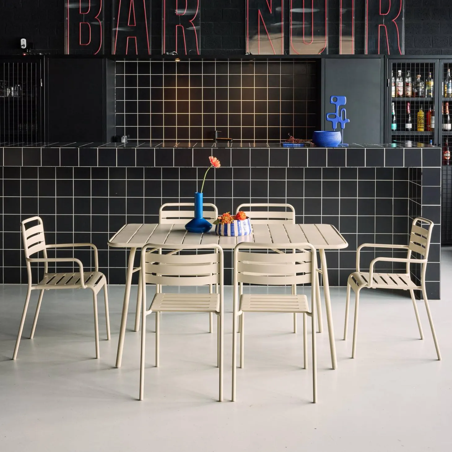 6-seater metal garden table set with 6 chairs