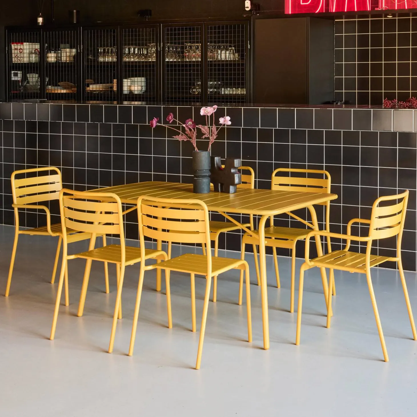 6-seater metal garden table set with 6 chairs