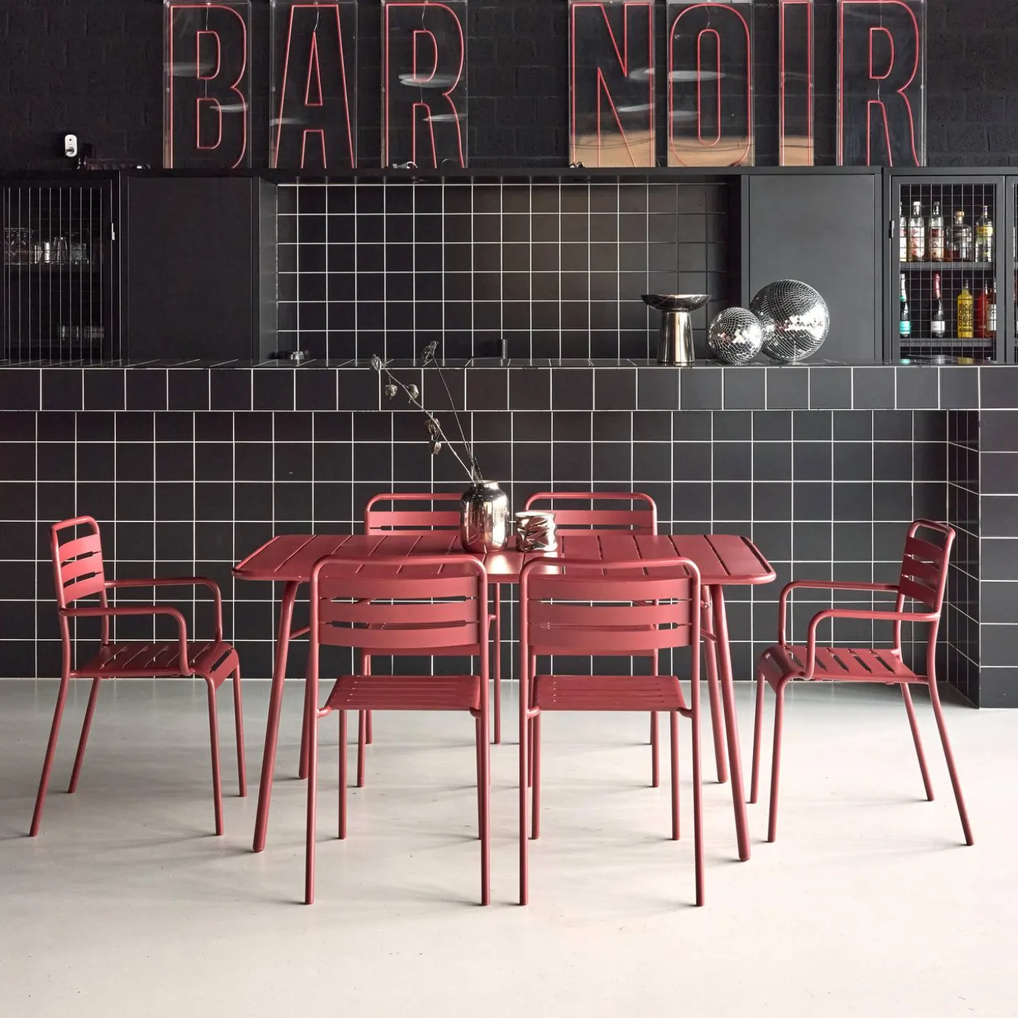 6-seater metal garden table set with 6 chairs