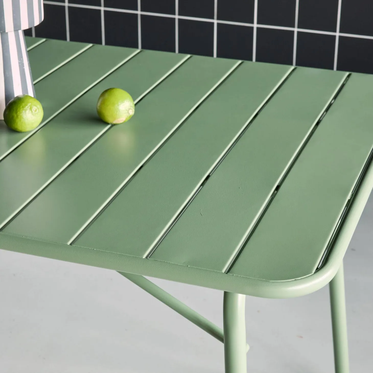 6-seater metal garden table set with 6 chairs