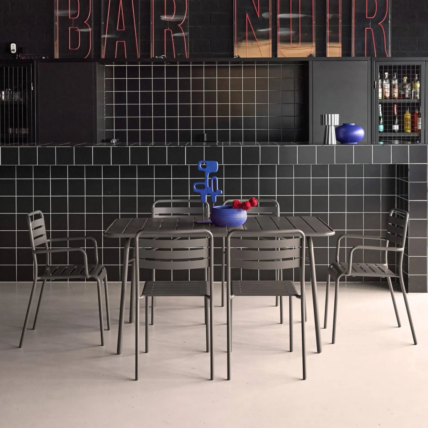 6-seater metal garden table set with 6 chairs