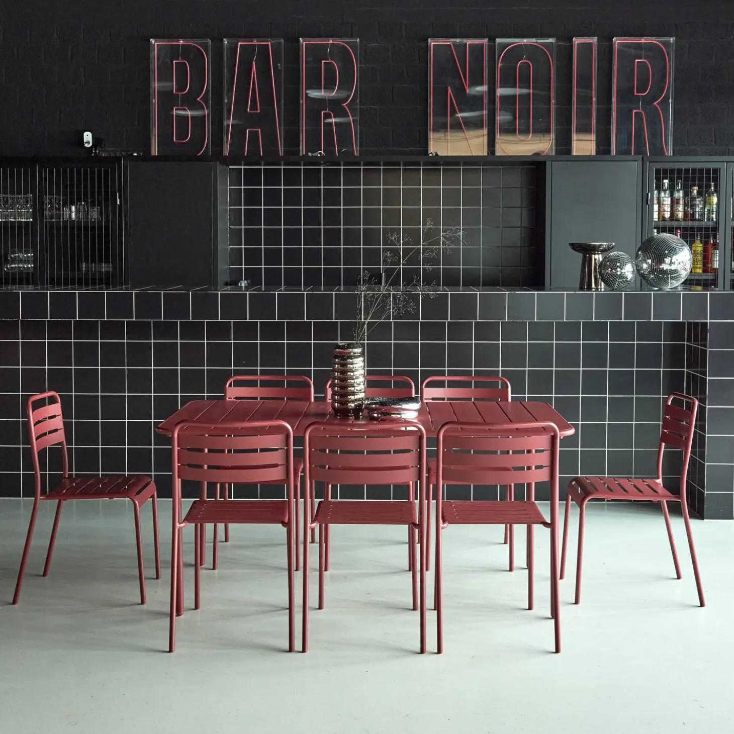 8-seater metal garden table with 8 chairs