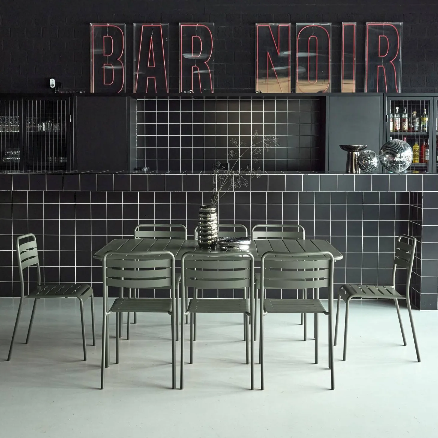 8-seater metal garden table with 8 chairs