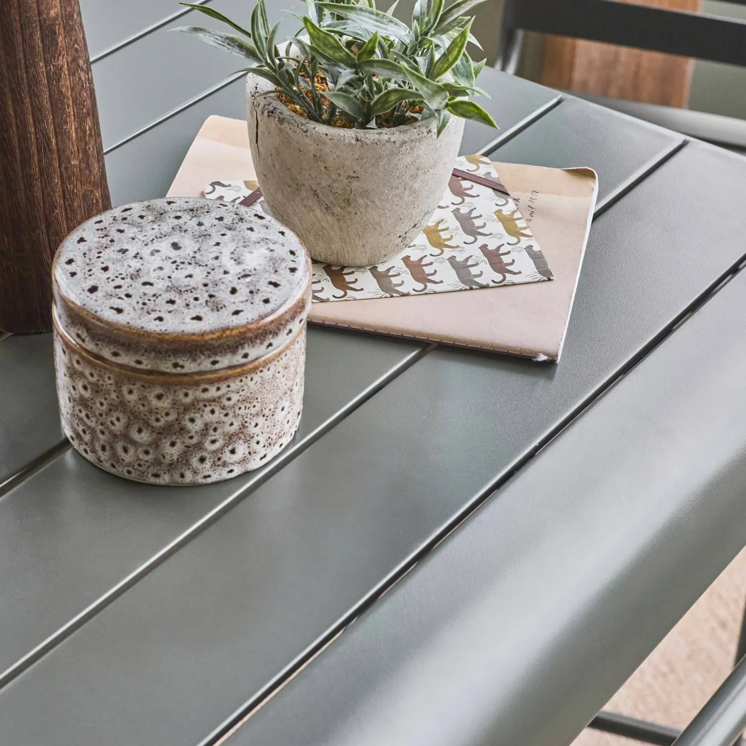 2-seater metal high garden table