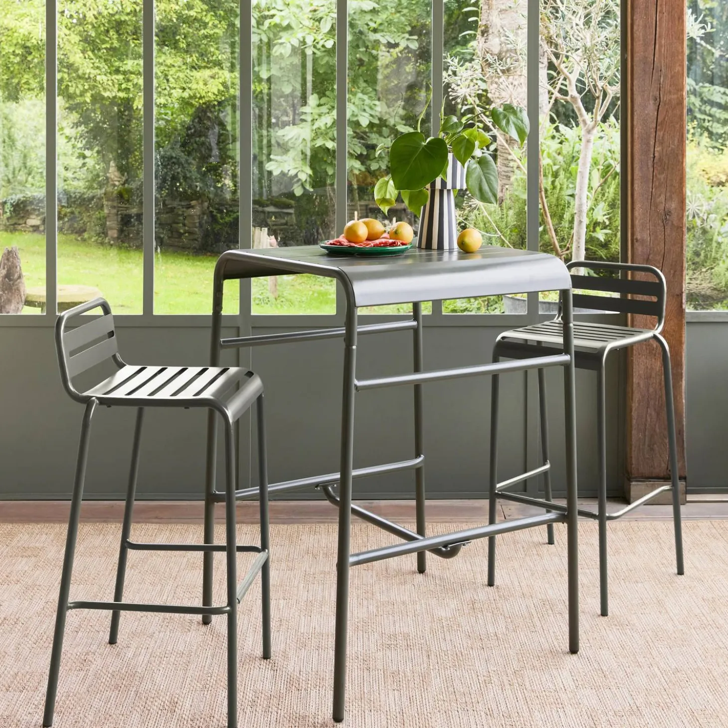 2-seater metal high garden table