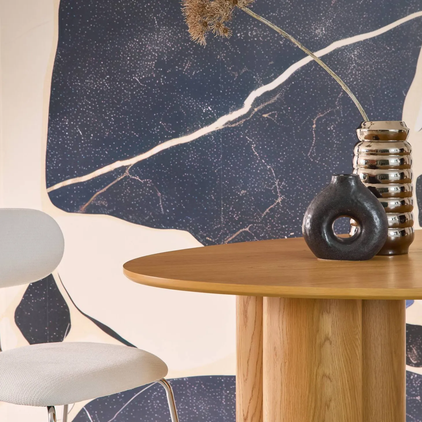 8-seater oval dining table, rubberwood and oak veneer