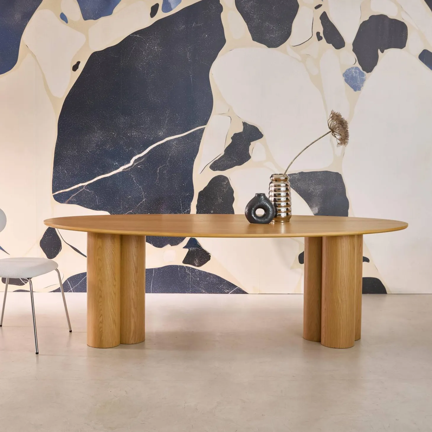 8-seater oval dining table, rubberwood and oak veneer