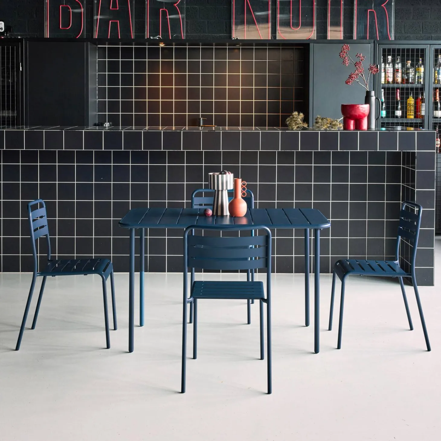 4-seater rectangular steel garden table set with 4 chairs