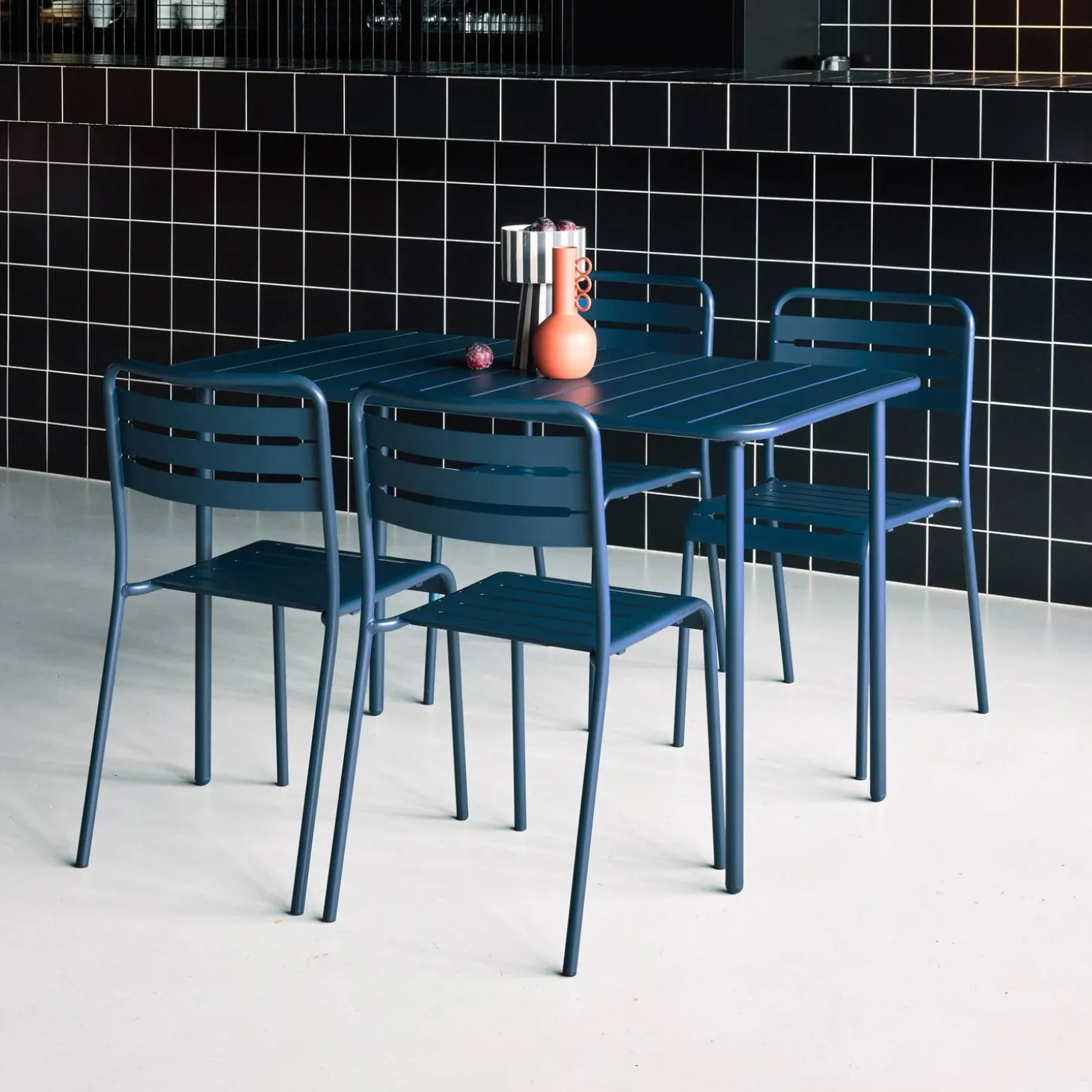 4-seater rectangular steel garden table set with 4 chairs
