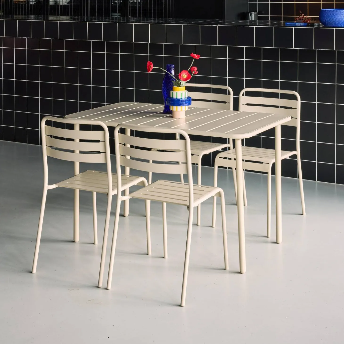 4-seater rectangular steel garden table set with 4 chairs