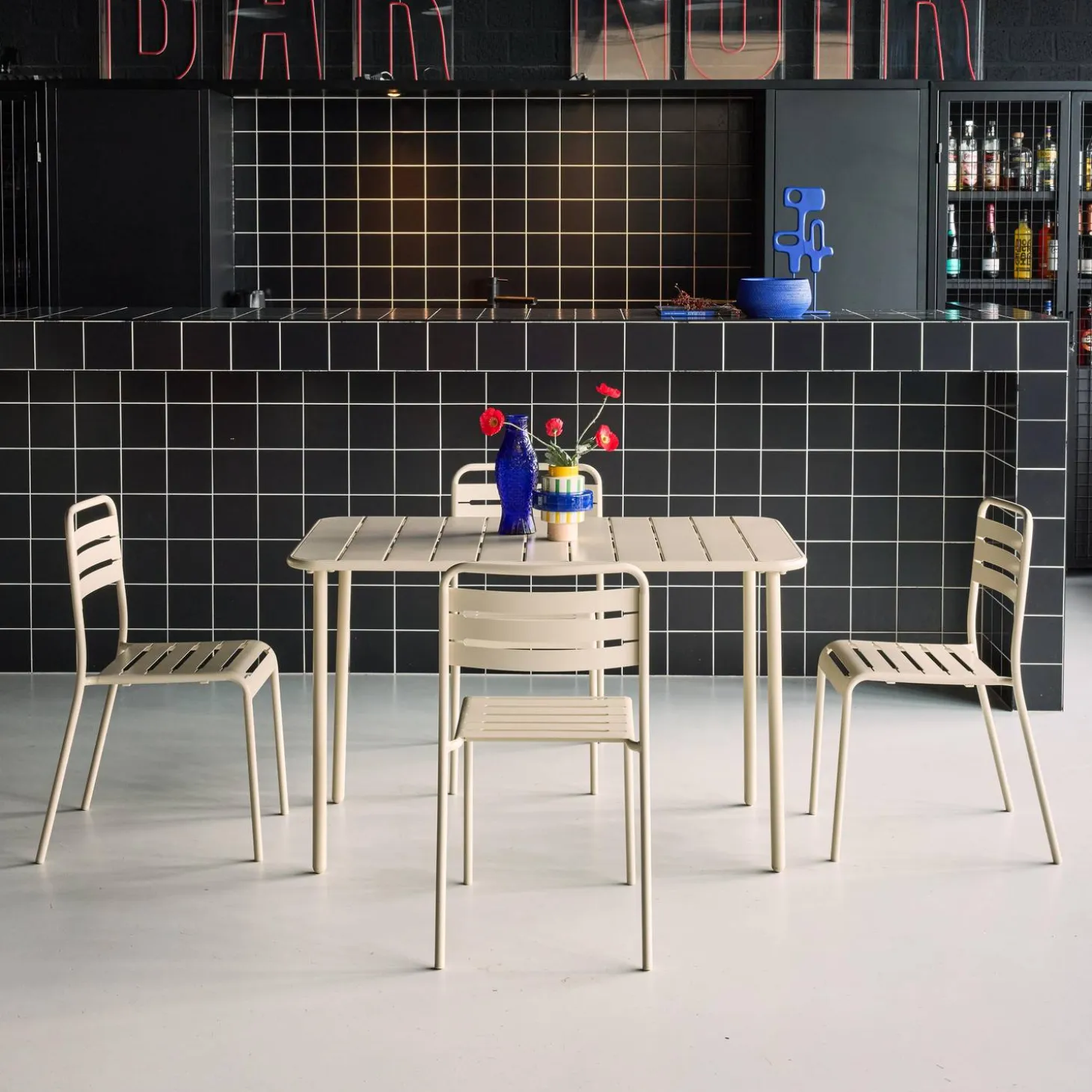 4-seater rectangular steel garden table set with 4 chairs