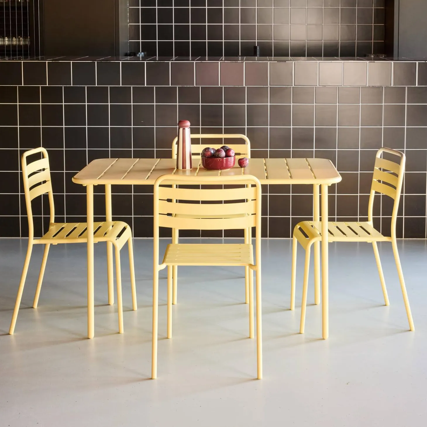 4-seater rectangular steel garden table set with 4 chairs