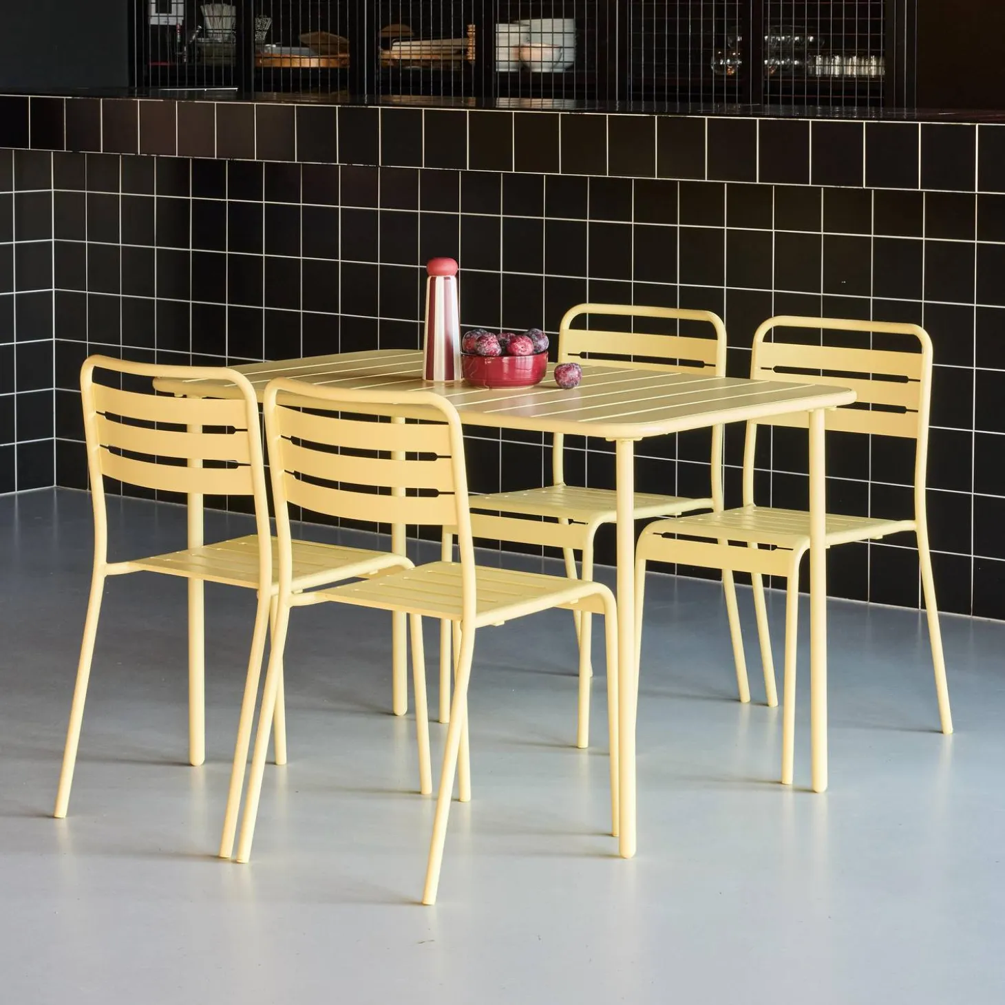 4-seater rectangular steel garden table set with 4 chairs