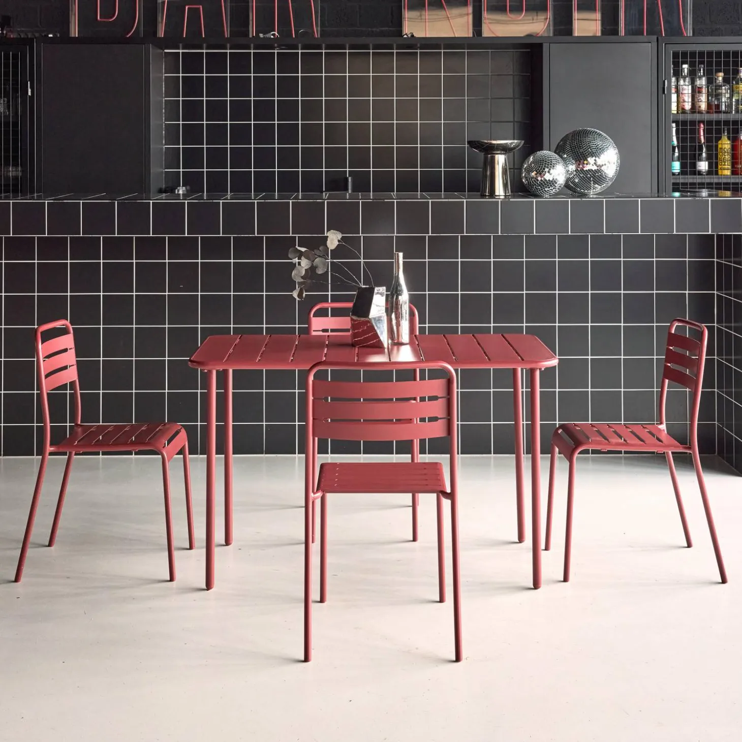4-seater rectangular steel garden table set with 4 chairs