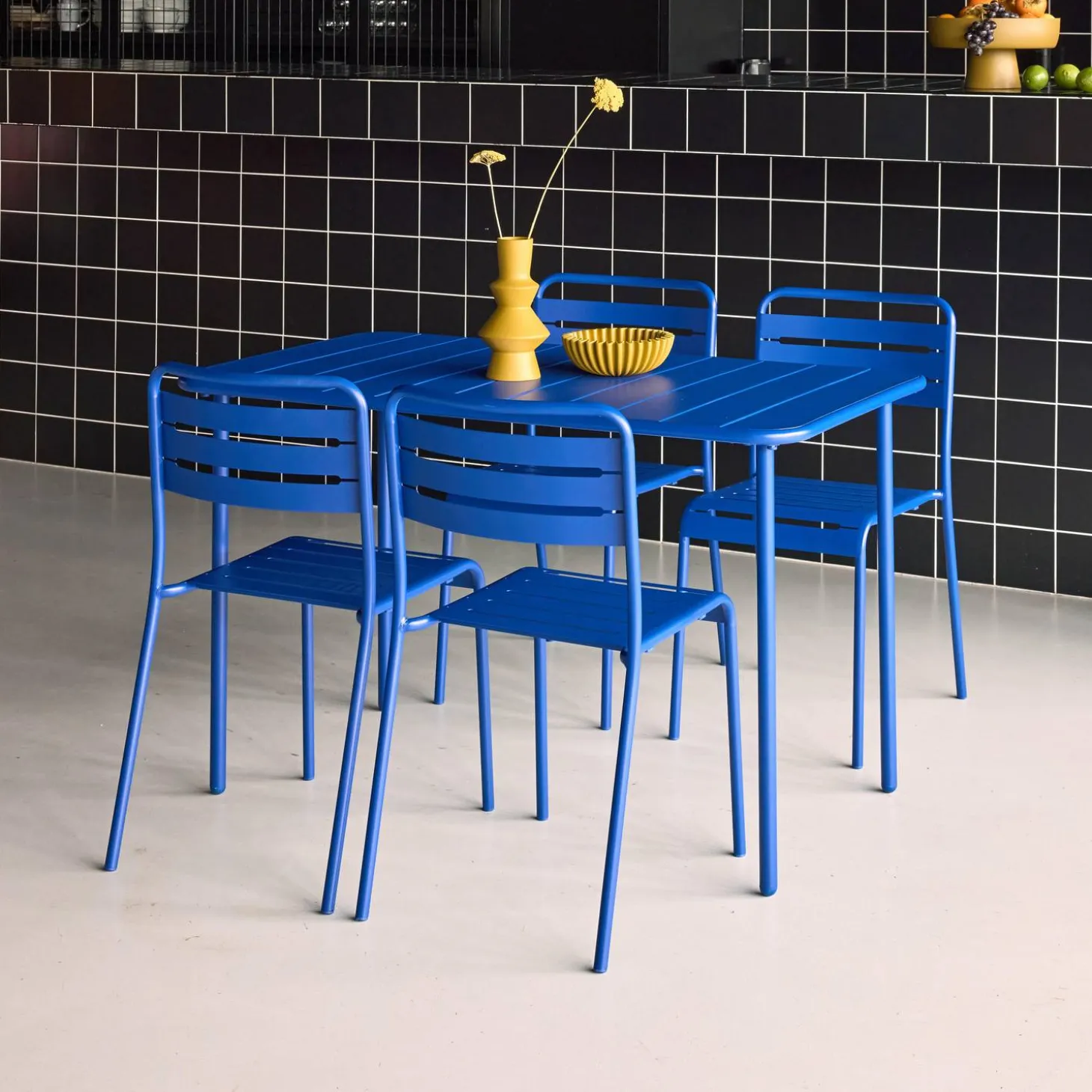 4-seater rectangular steel garden table set with 4 chairs