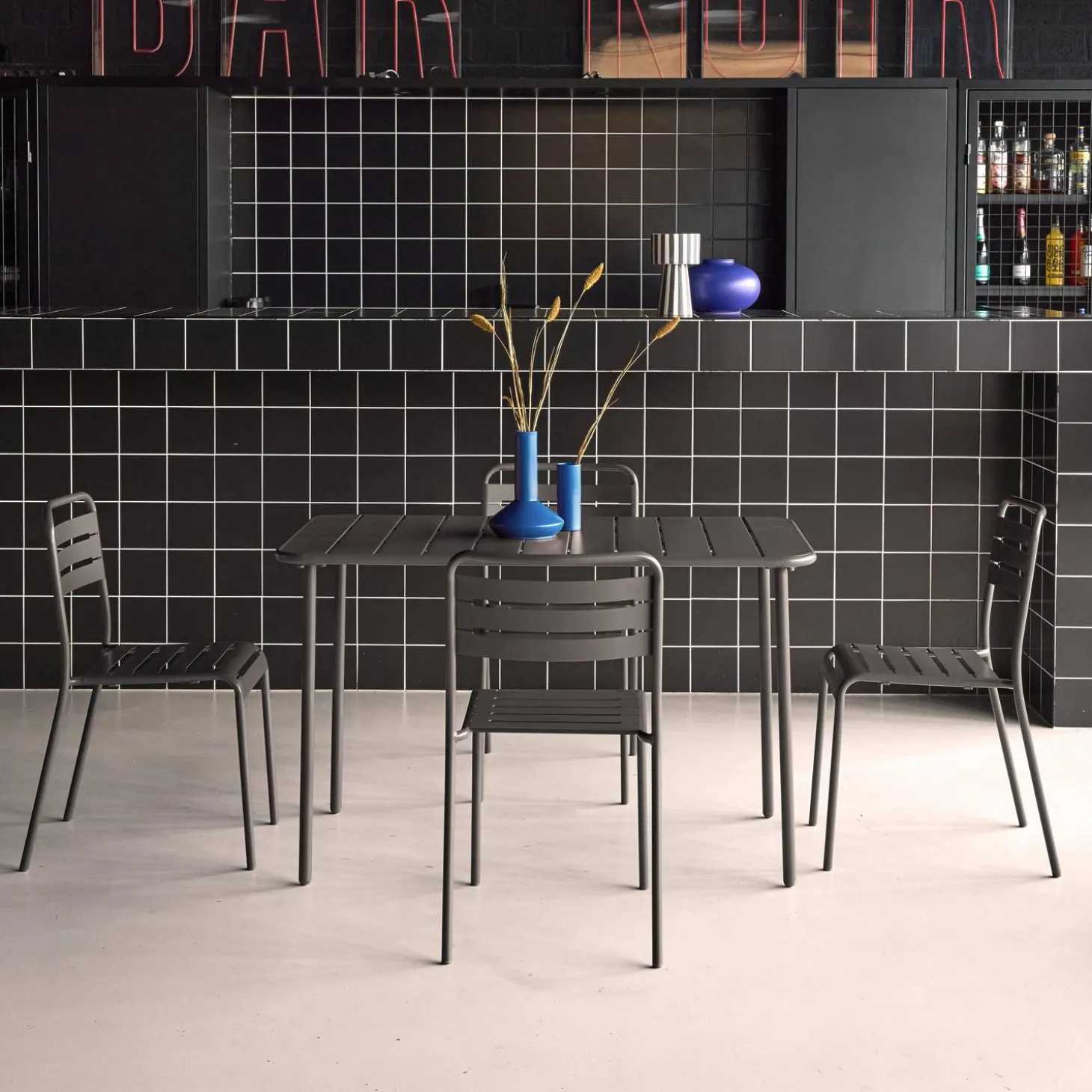 4-seater rectangular steel garden table set with 4 chairs