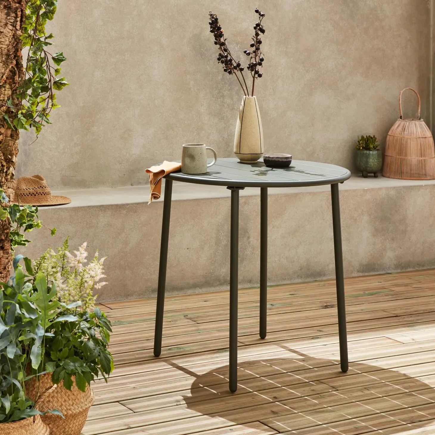 2-seater round steel garden table