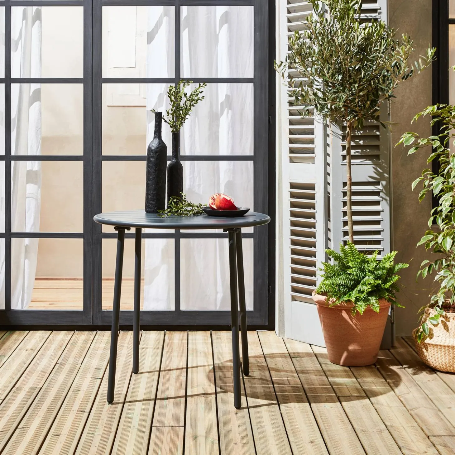 2-seater round steel garden table