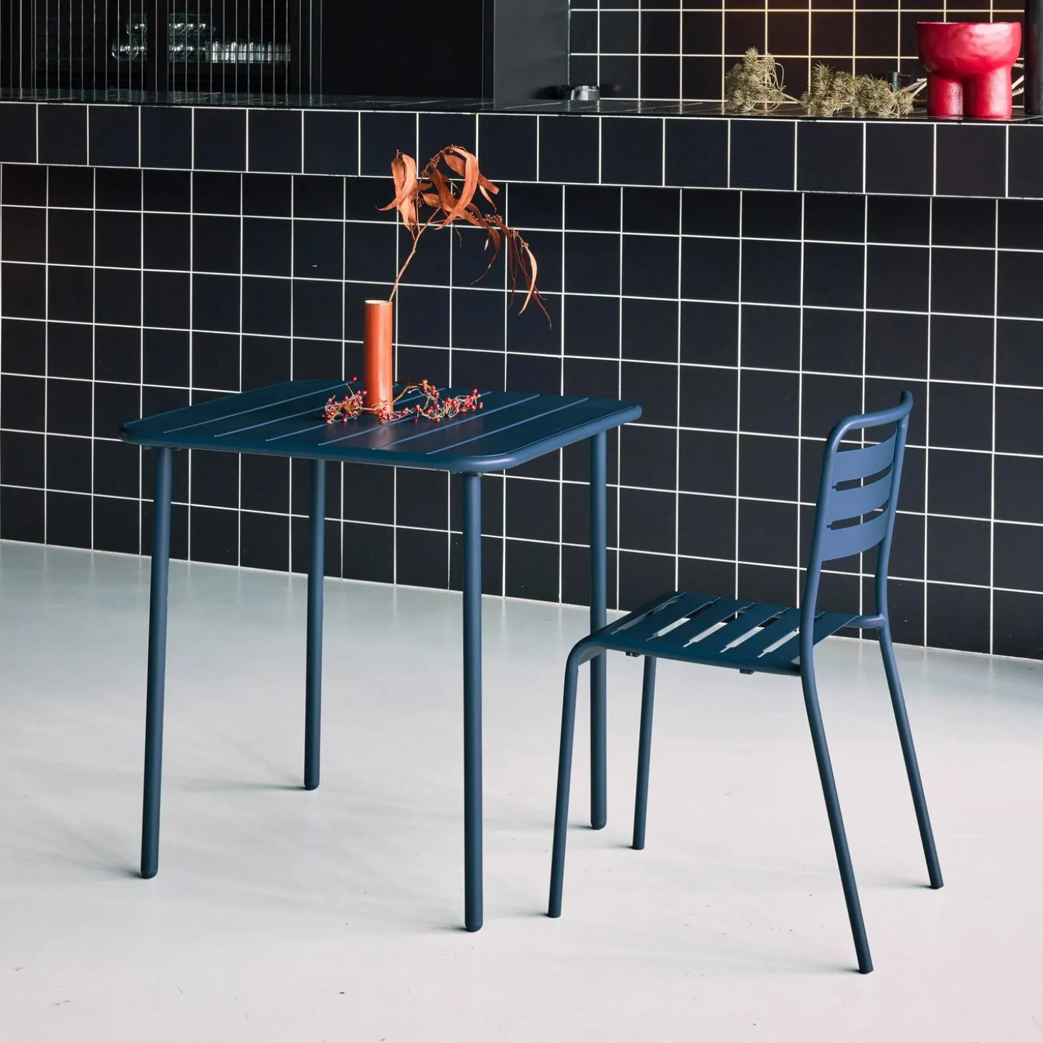 2-seater square steel garden table