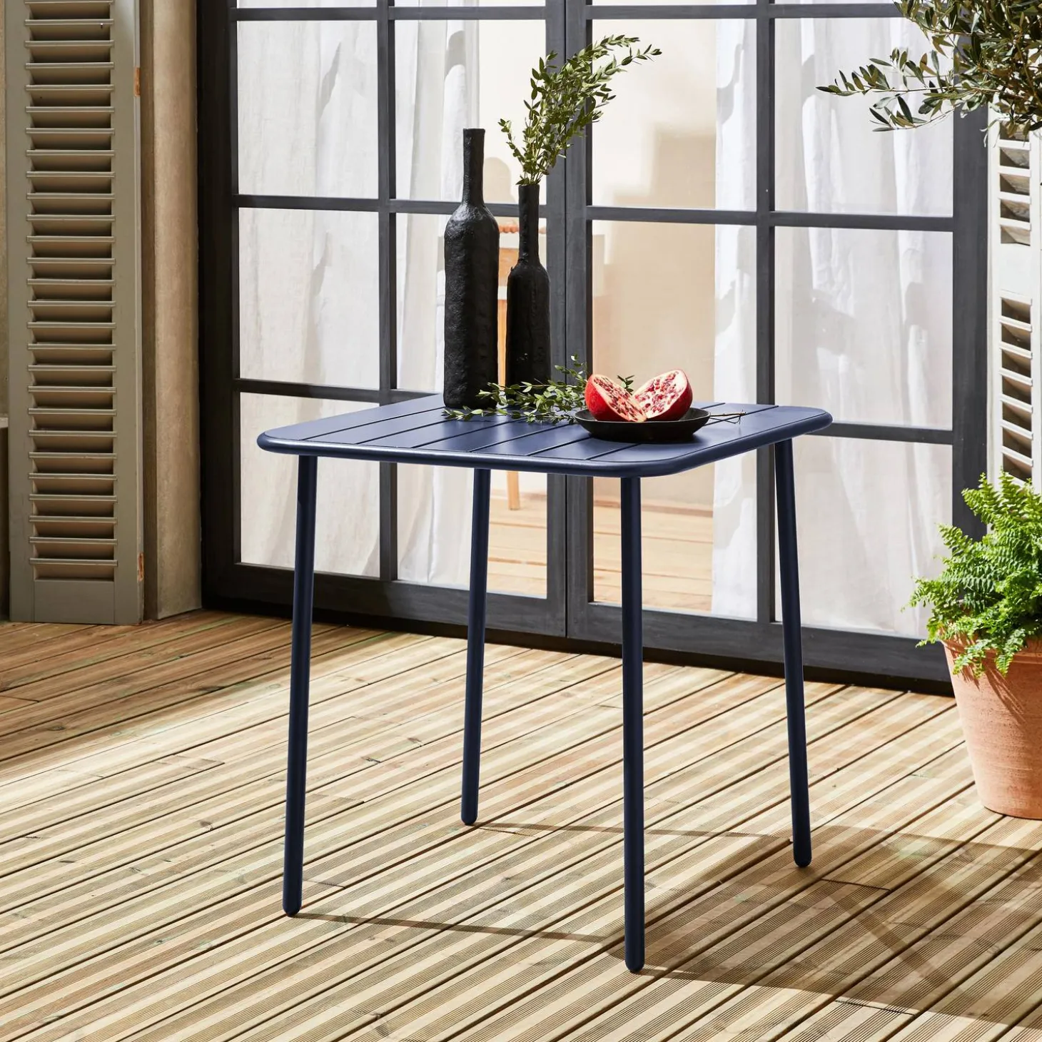 2-seater square steel garden table