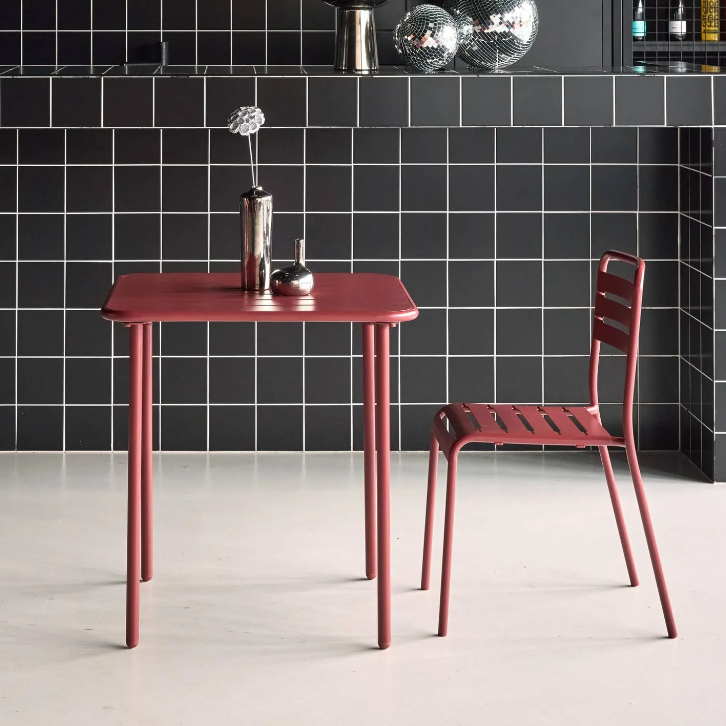 2-seater square steel garden table