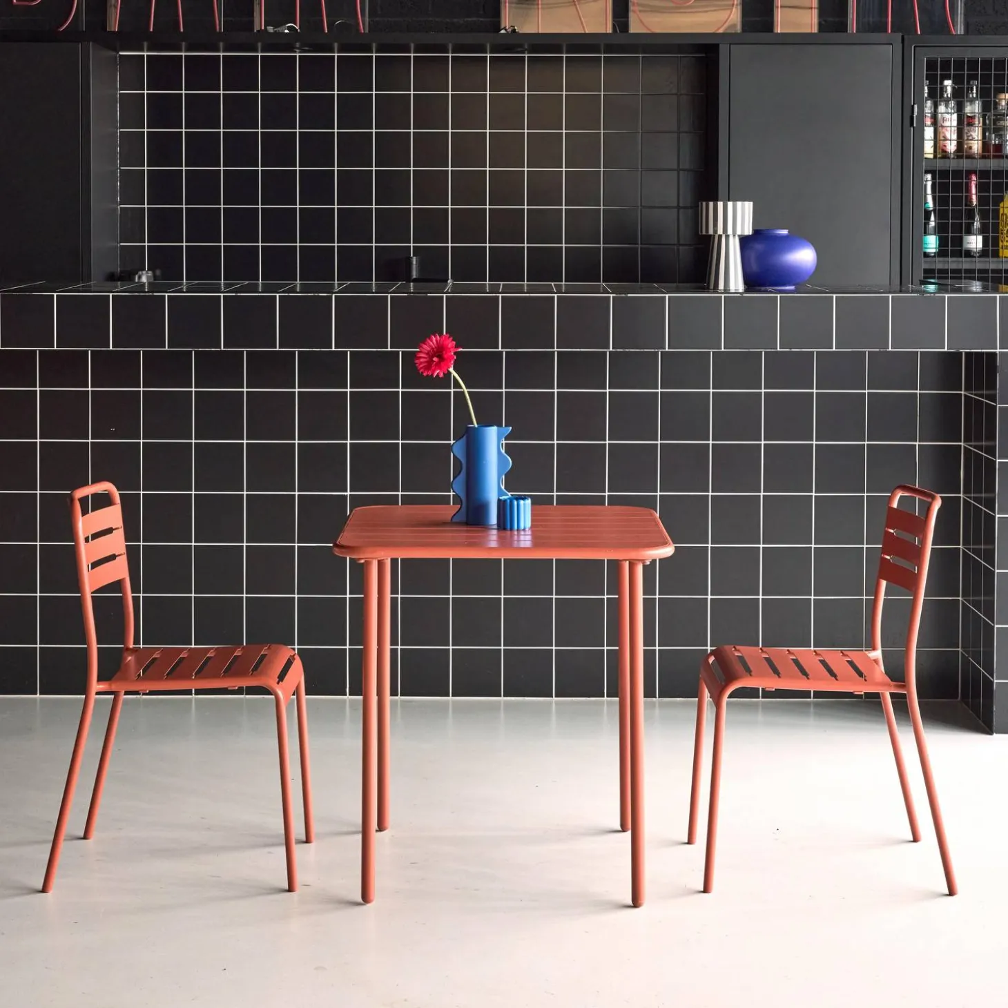 2-seater square steel garden table set with 2 chairs