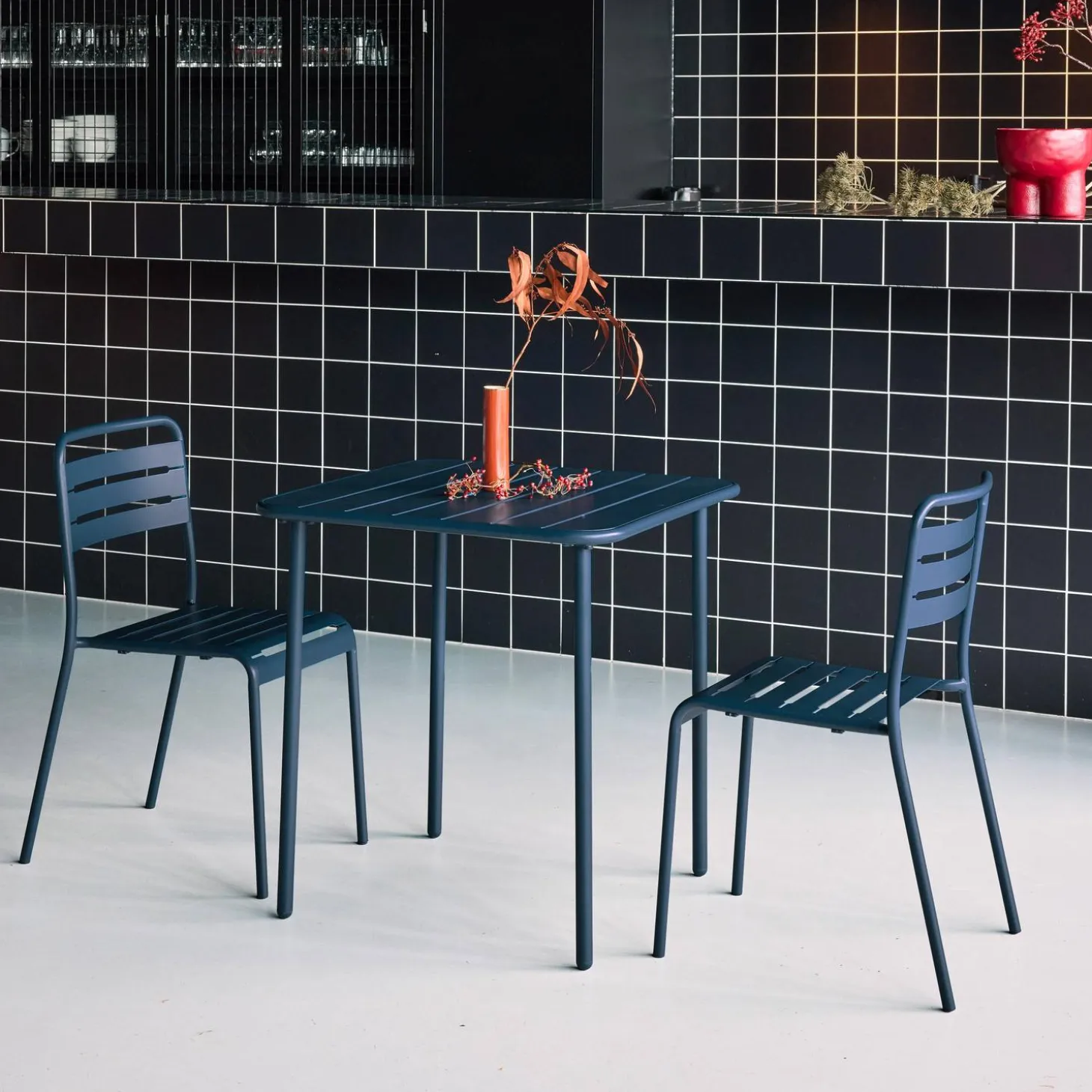 2-seater square steel garden table set with 2 chairs