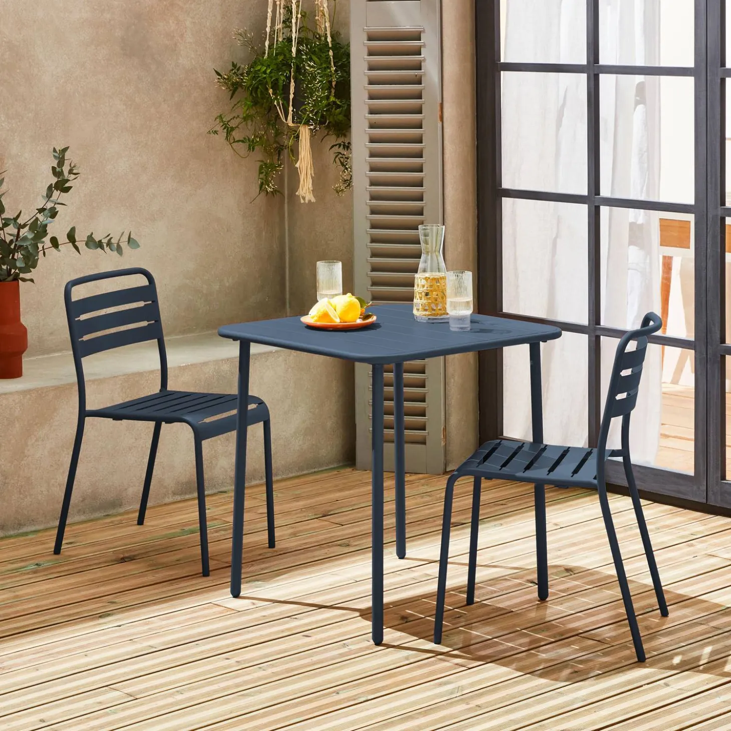 2-seater square steel garden table set with 2 chairs