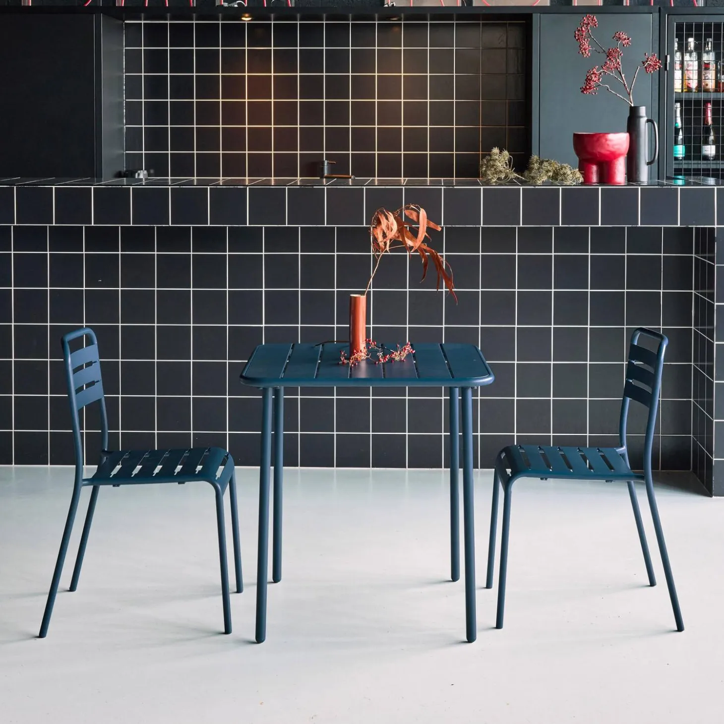 2-seater square steel garden table set with 2 chairs