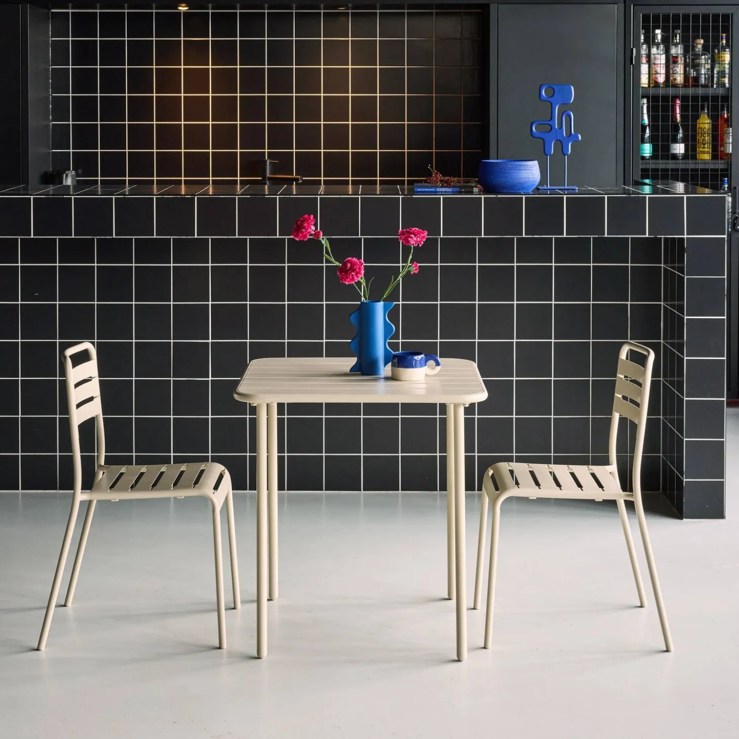 2-seater square steel garden table set with 2 chairs