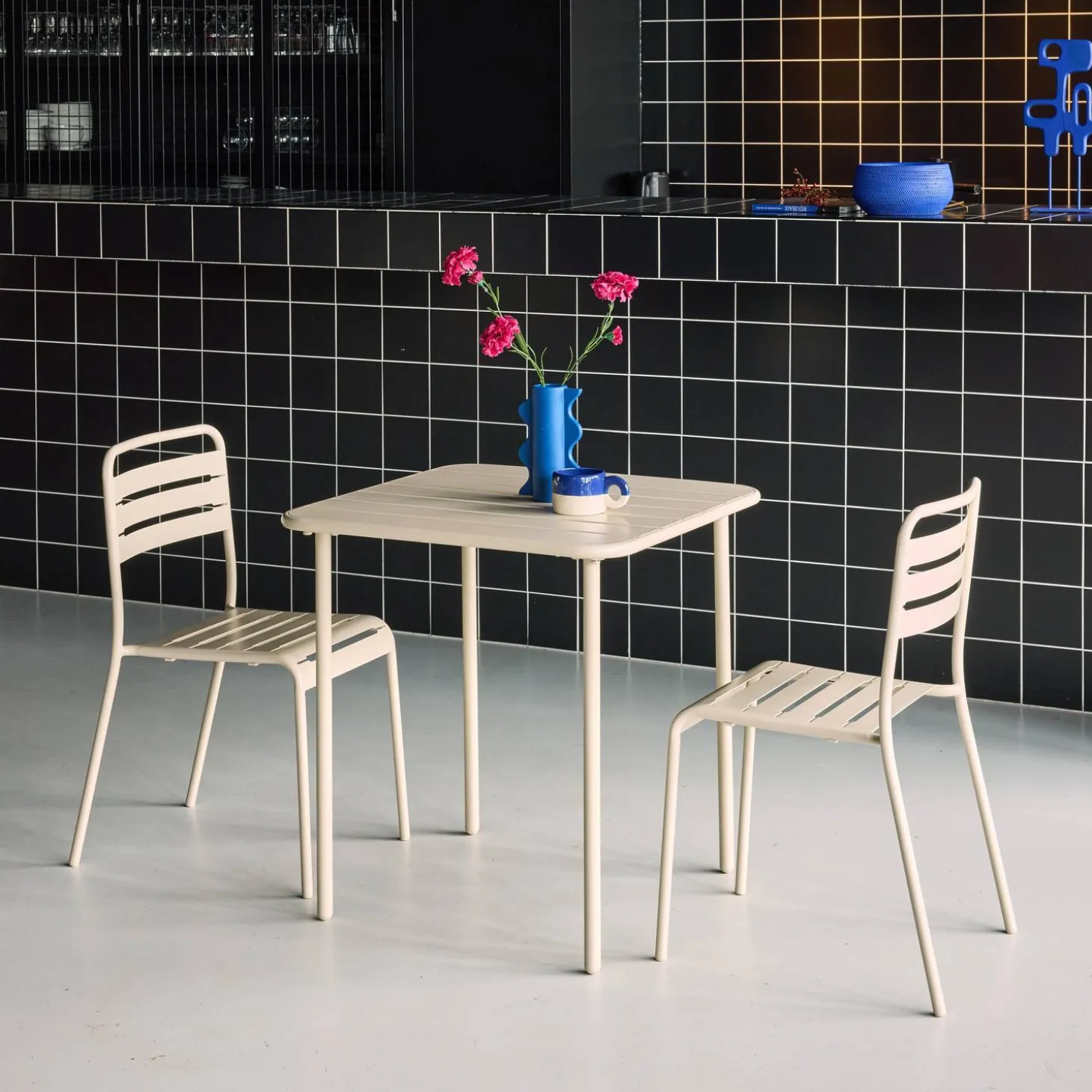 2-seater square steel garden table set with 2 chairs