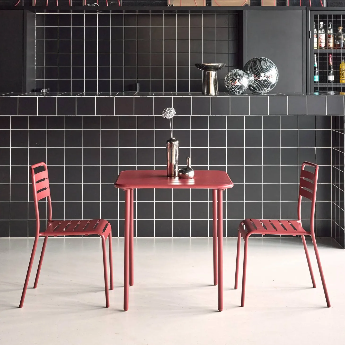 2-seater square steel garden table set with 2 chairs