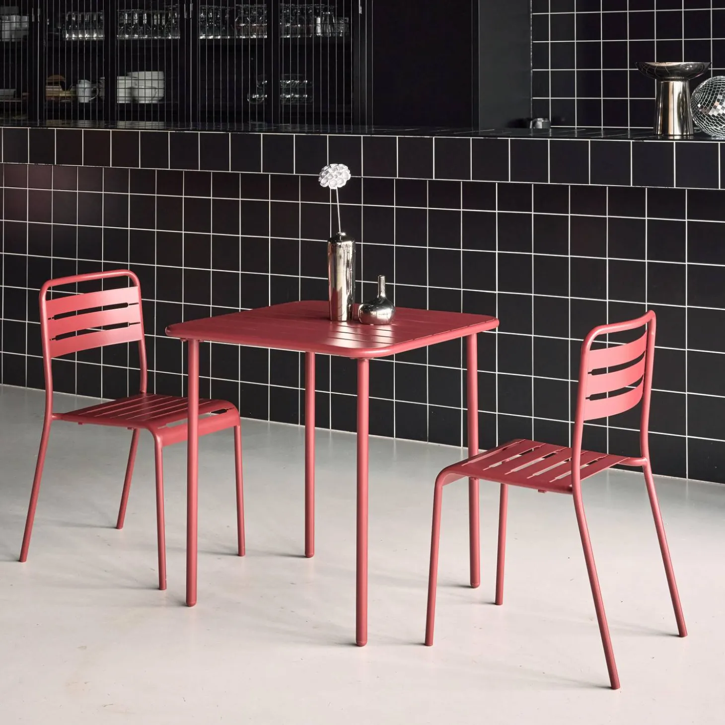 2-seater square steel garden table set with 2 chairs