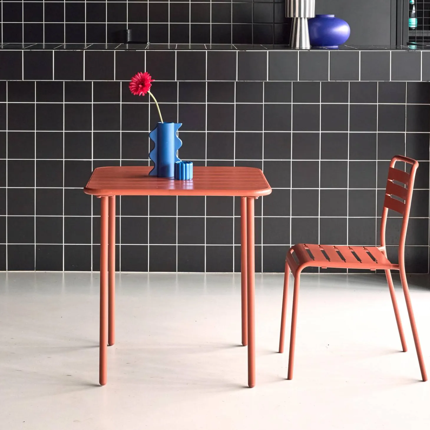 2-seater square steel garden table