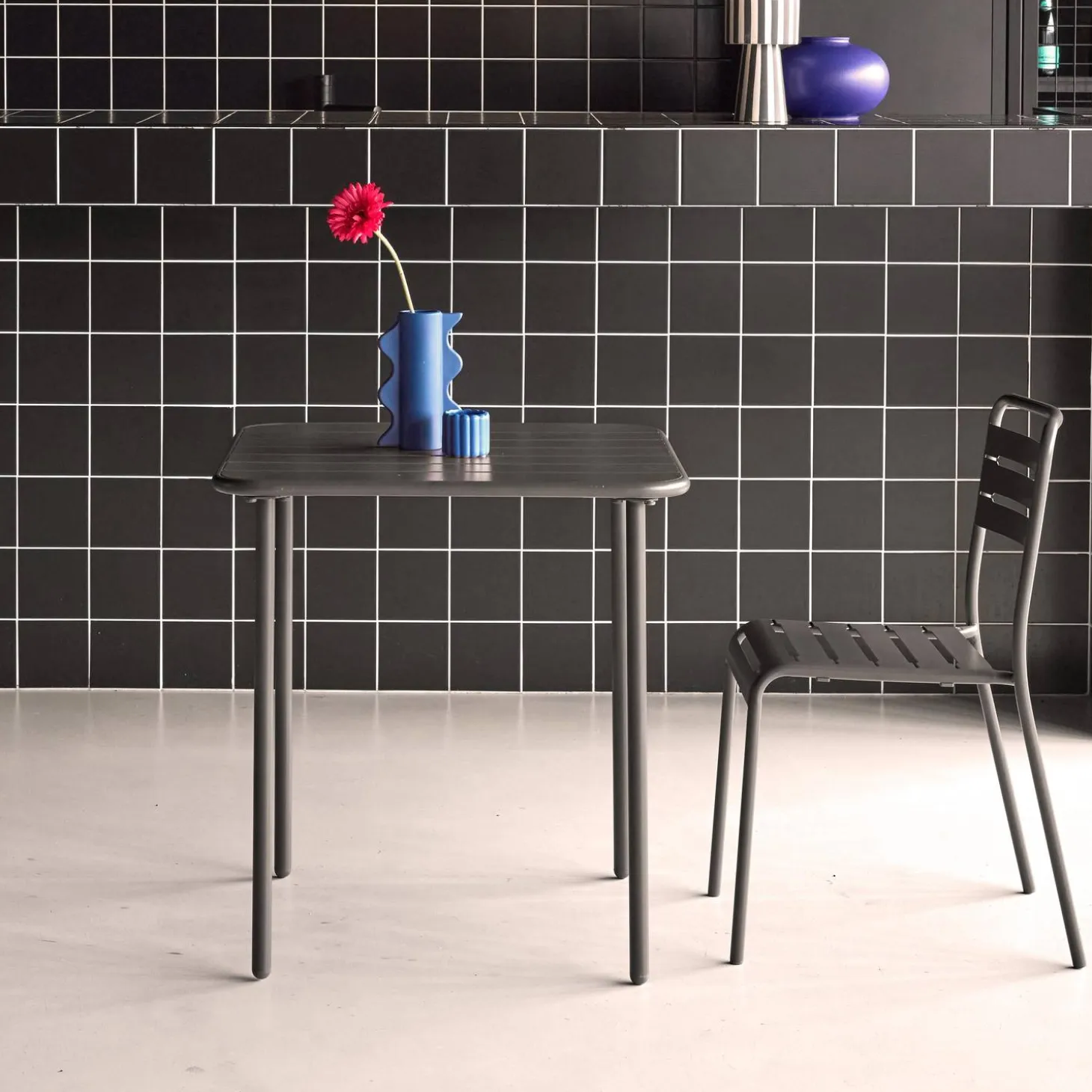 2-seater square steel garden table