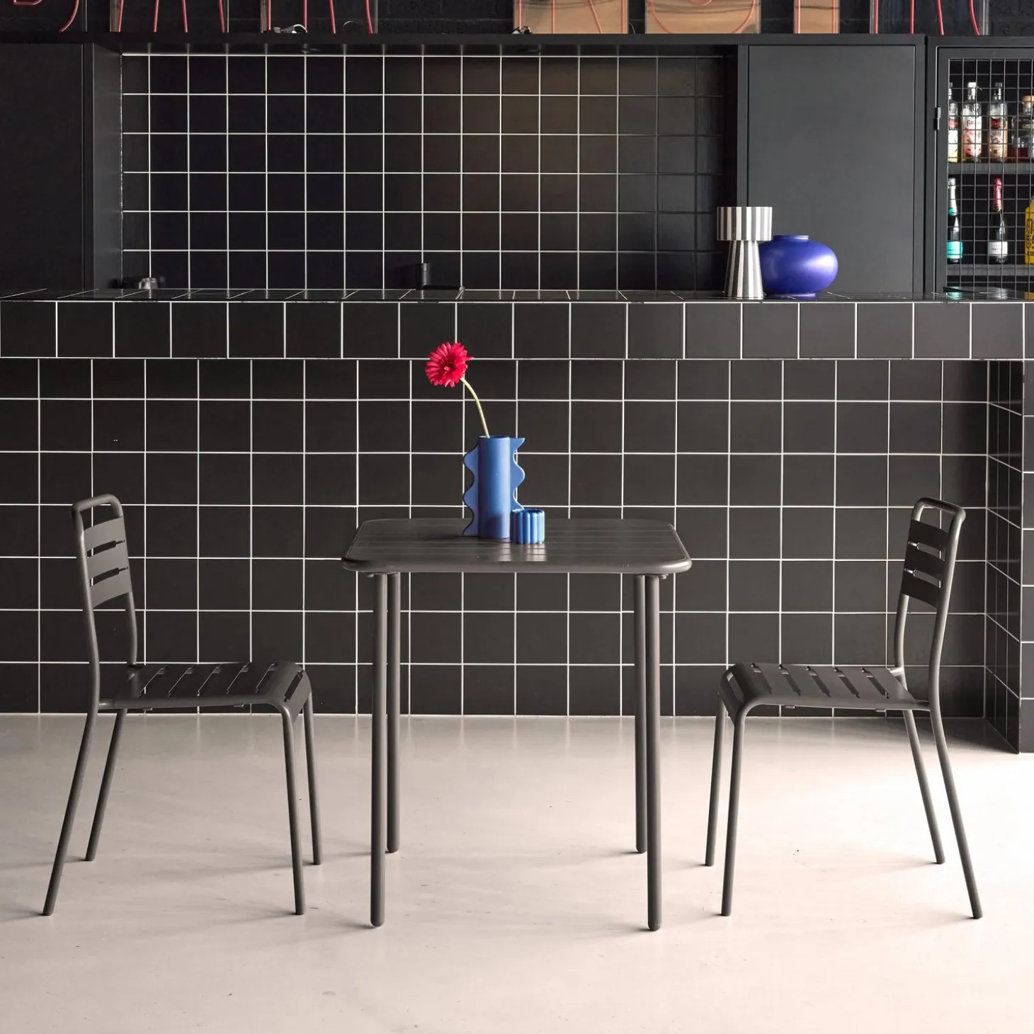 2-seater square steel garden table set with 2 chairs