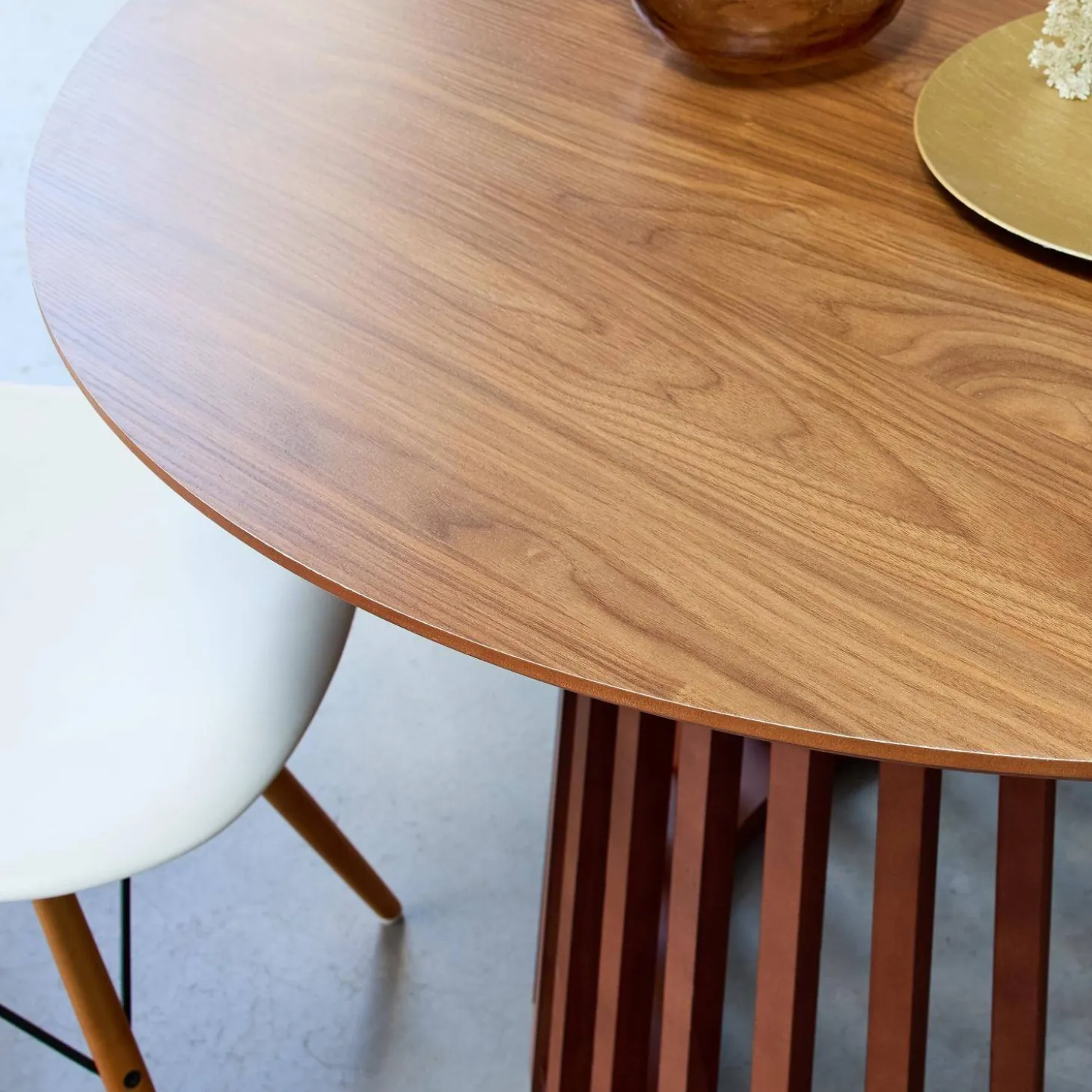 4-seater wooden-effect dining table with spruce legs