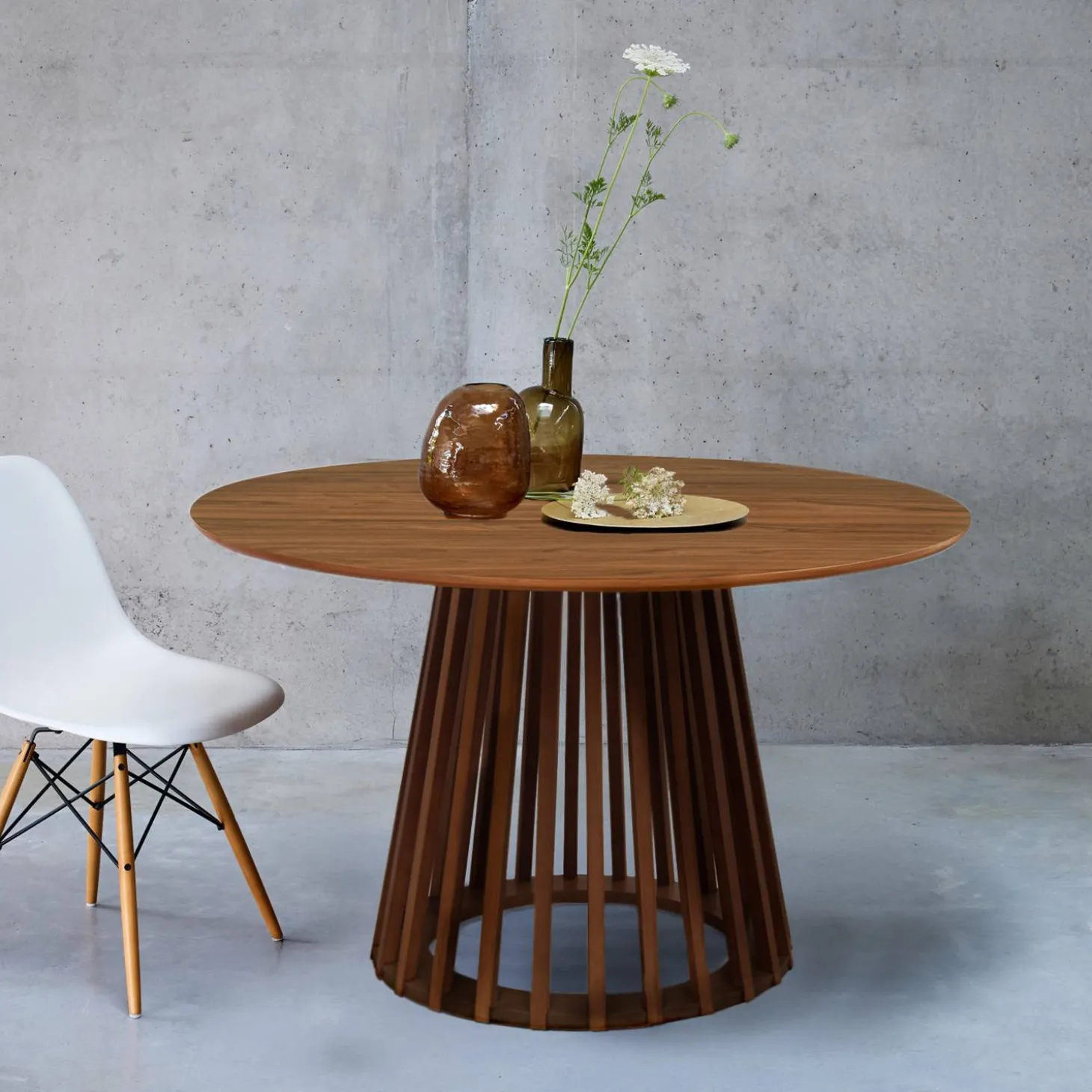 4-seater wooden-effect dining table with spruce legs