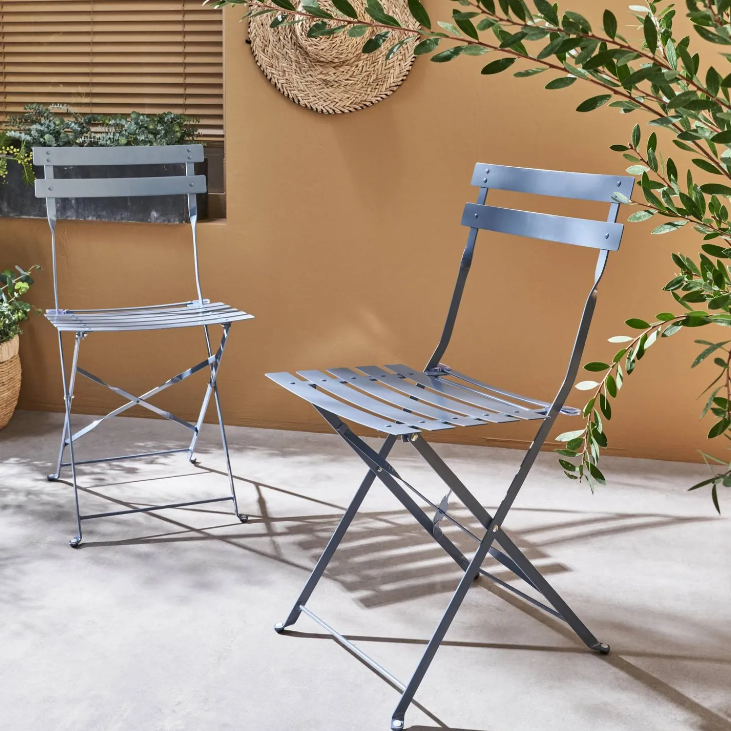 Set of 2 folding garden chairs