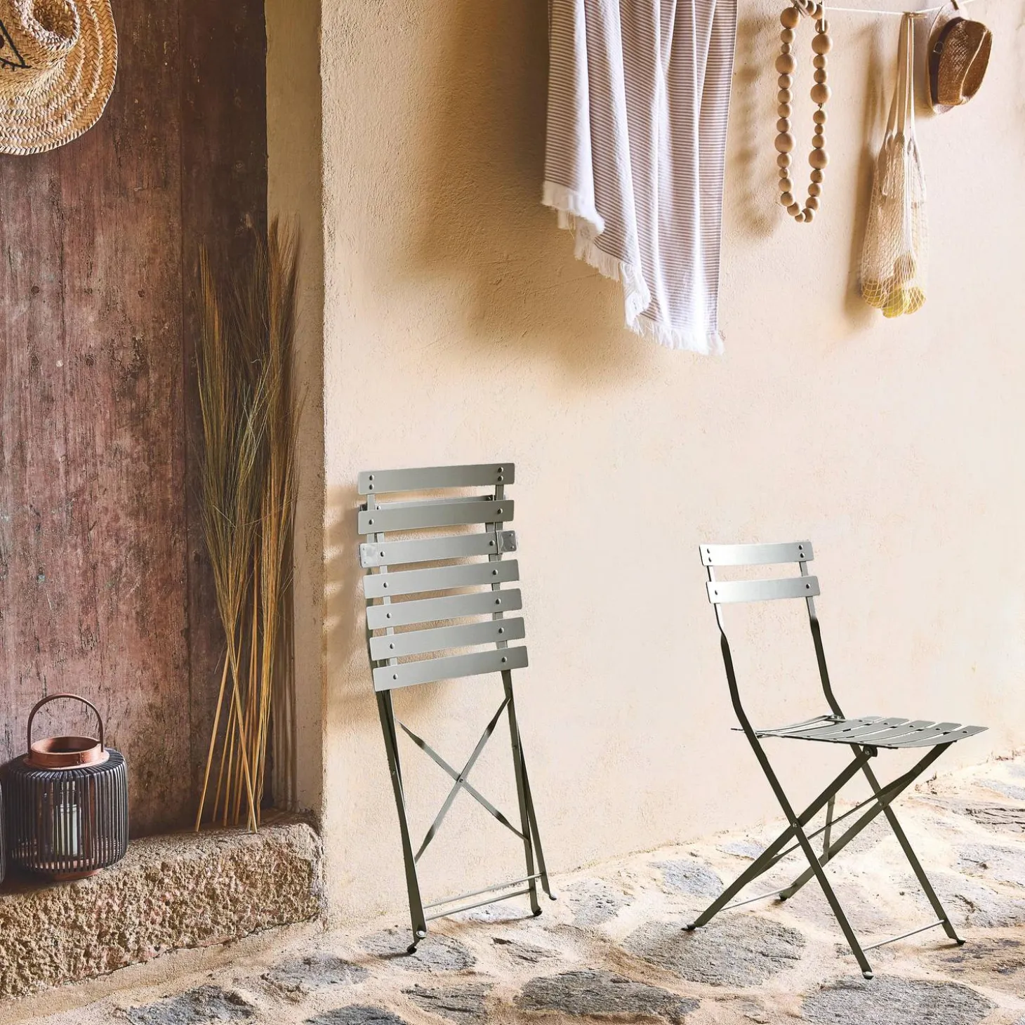 Set of 2 folding garden chairs