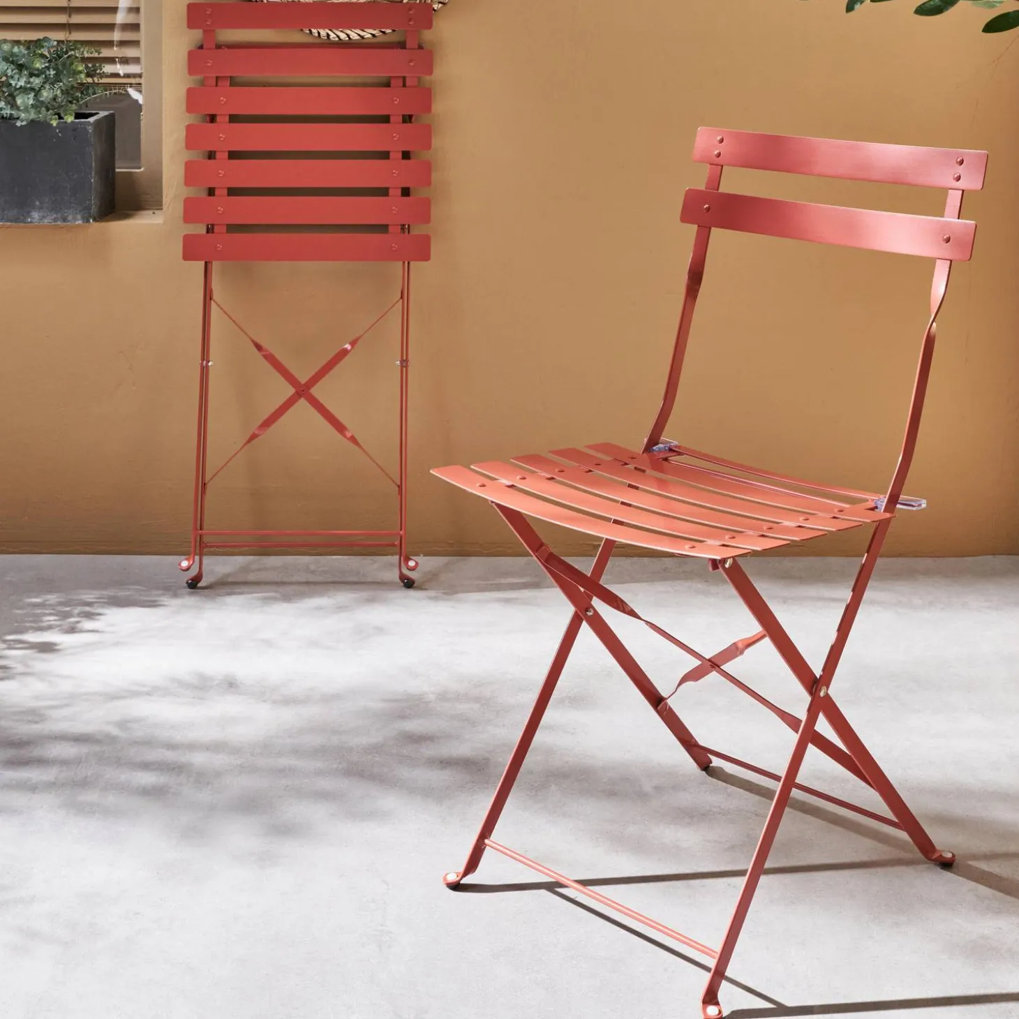 Set of 2 folding garden chairs
