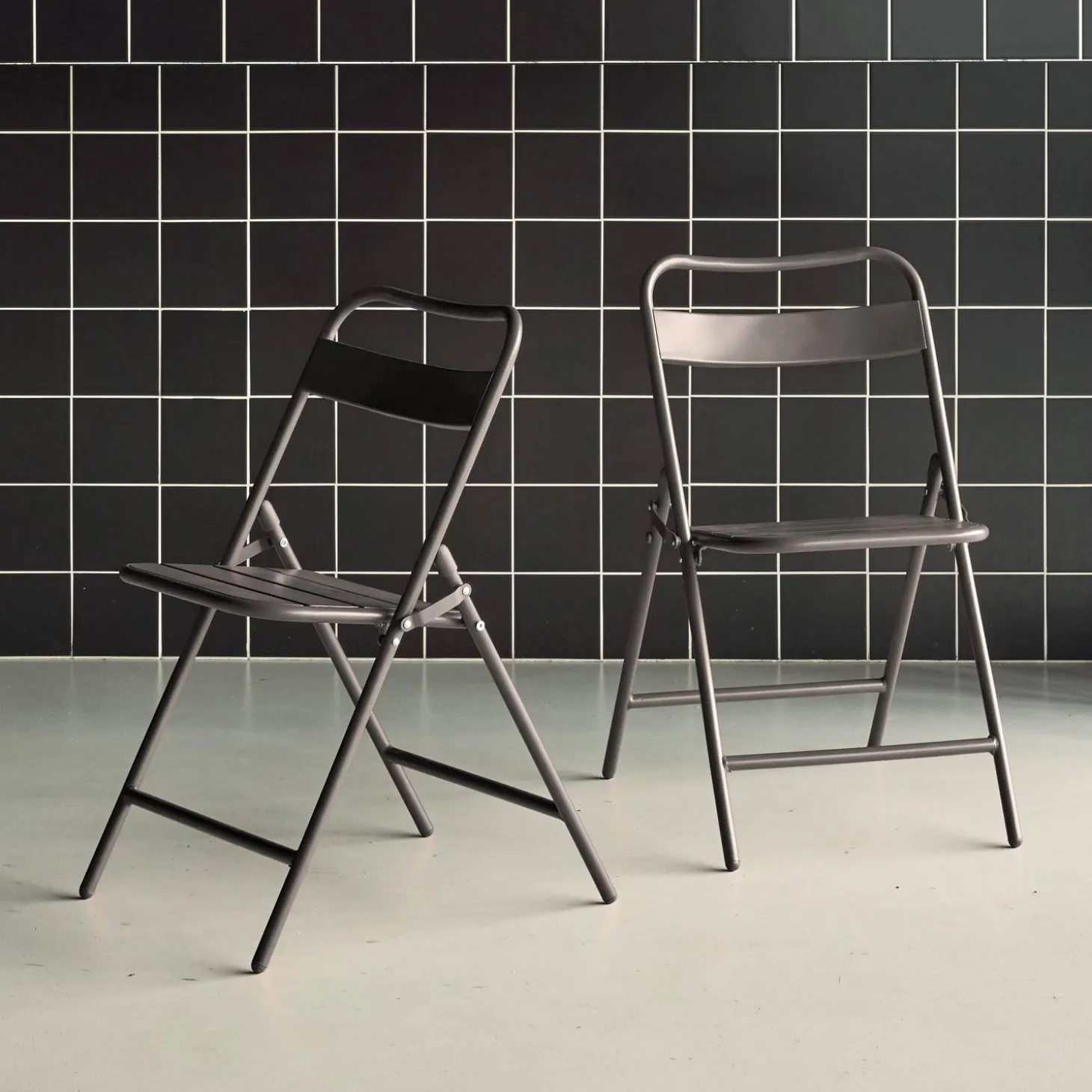Set of 2 folding steel garden chairs