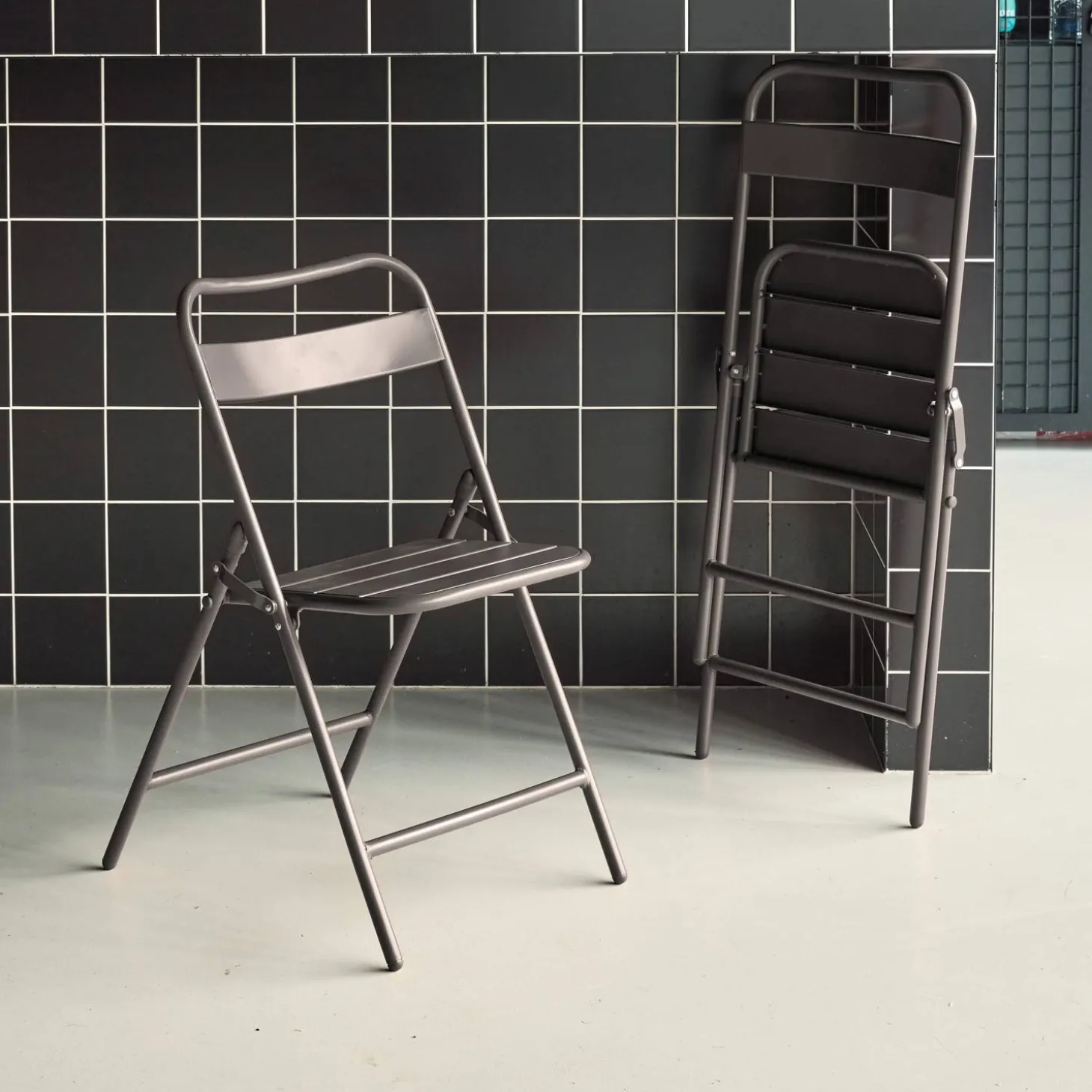 Set of 2 folding steel garden chairs