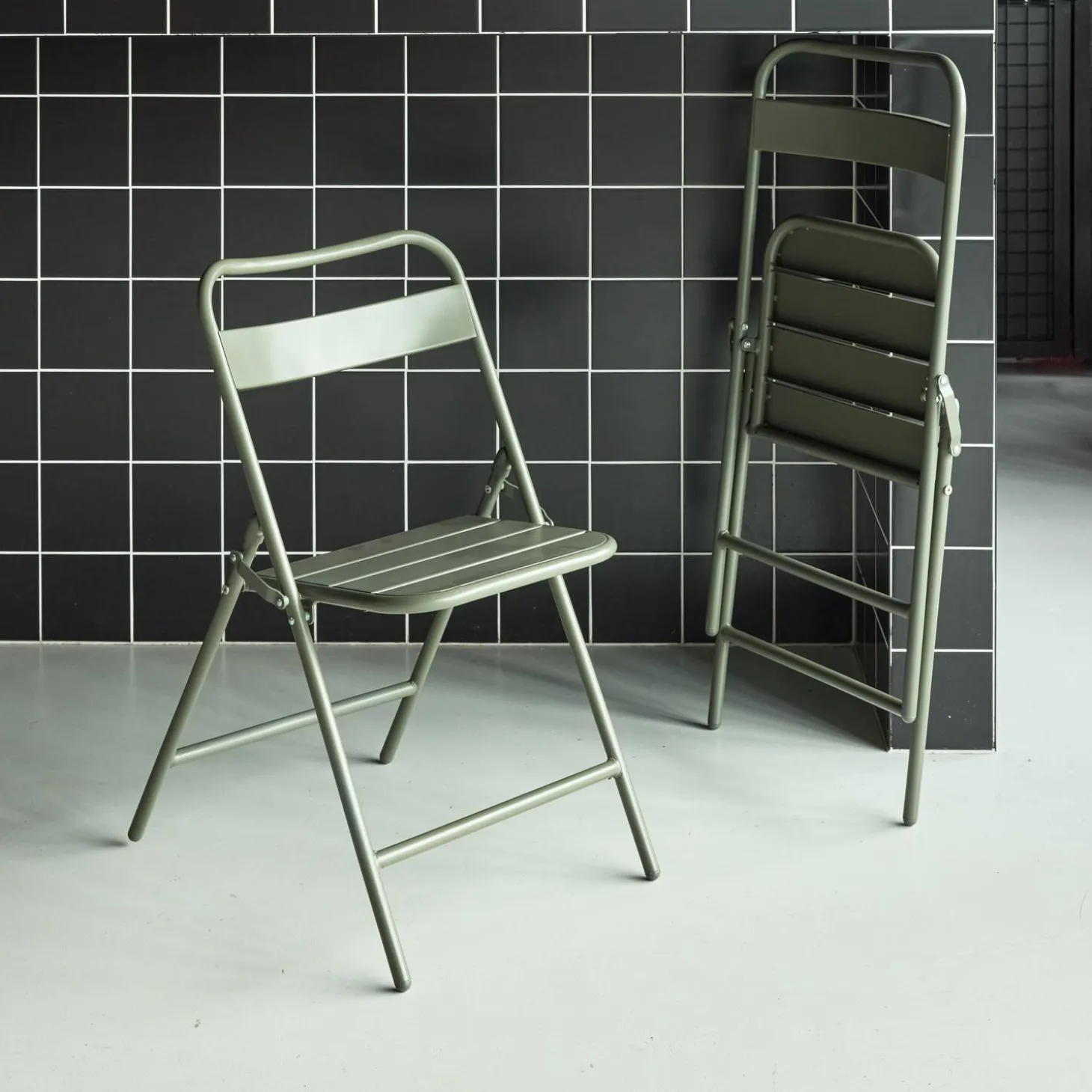 Set of 2 folding steel garden chairs
