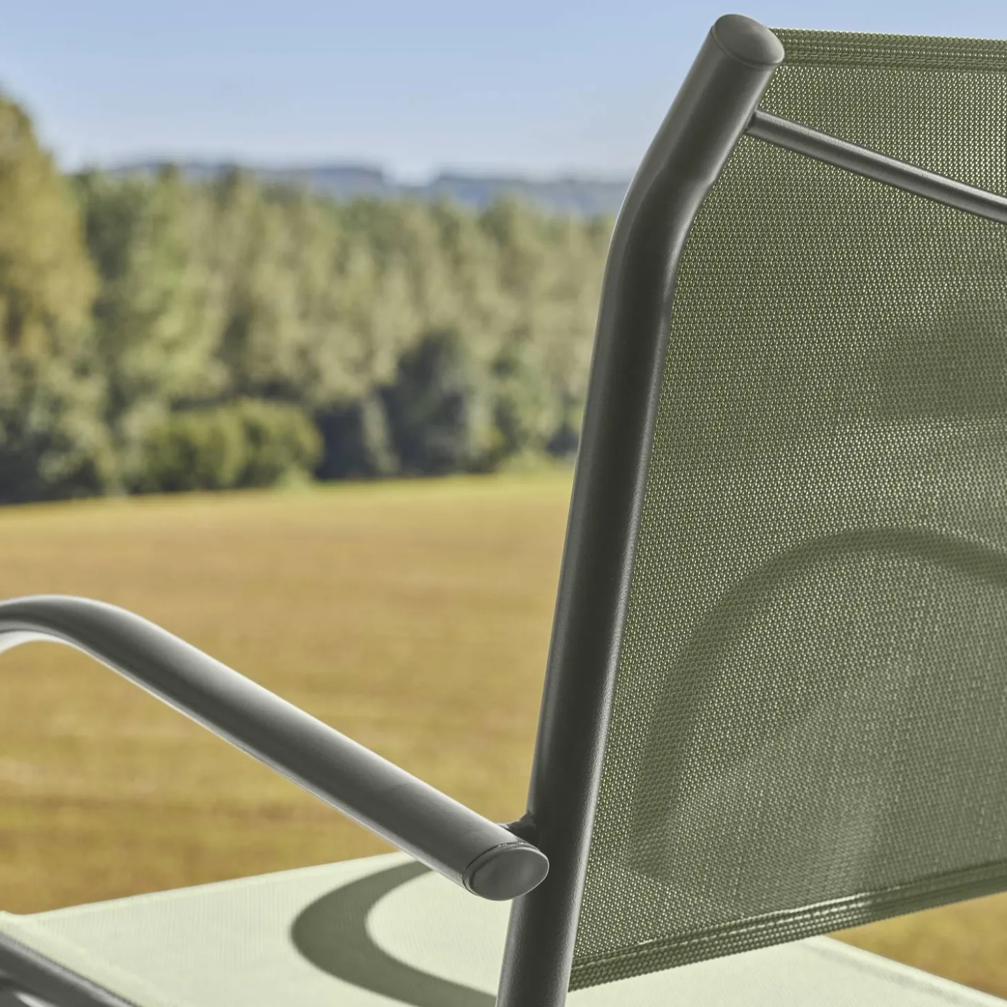Set of 2 garden armchairs in aluminium and textilene