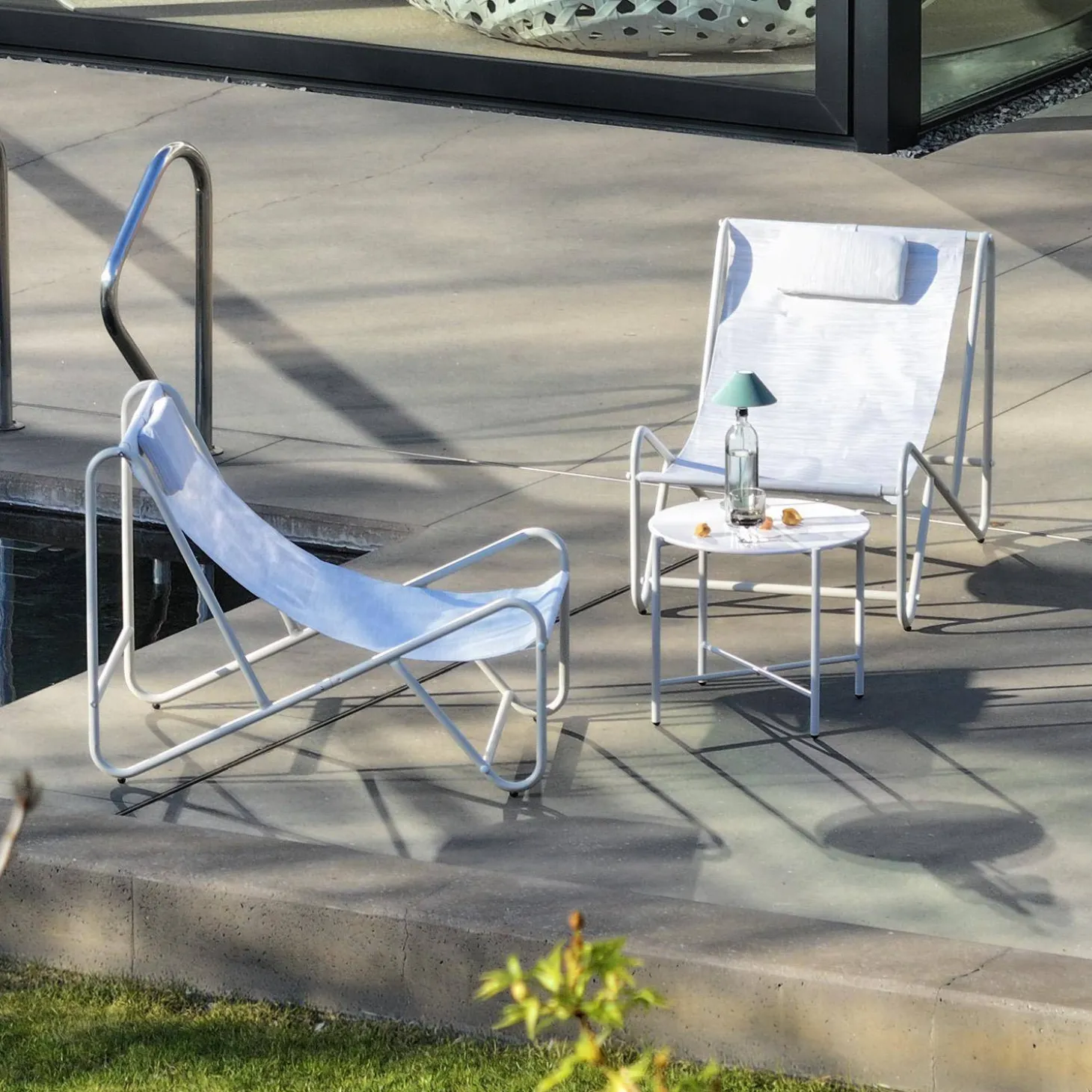 Set of 2 garden lounge chairs with round steel table