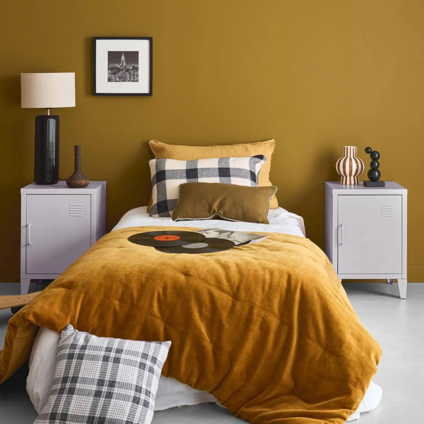 Set of 2 industrial bedside tables, 1 door
