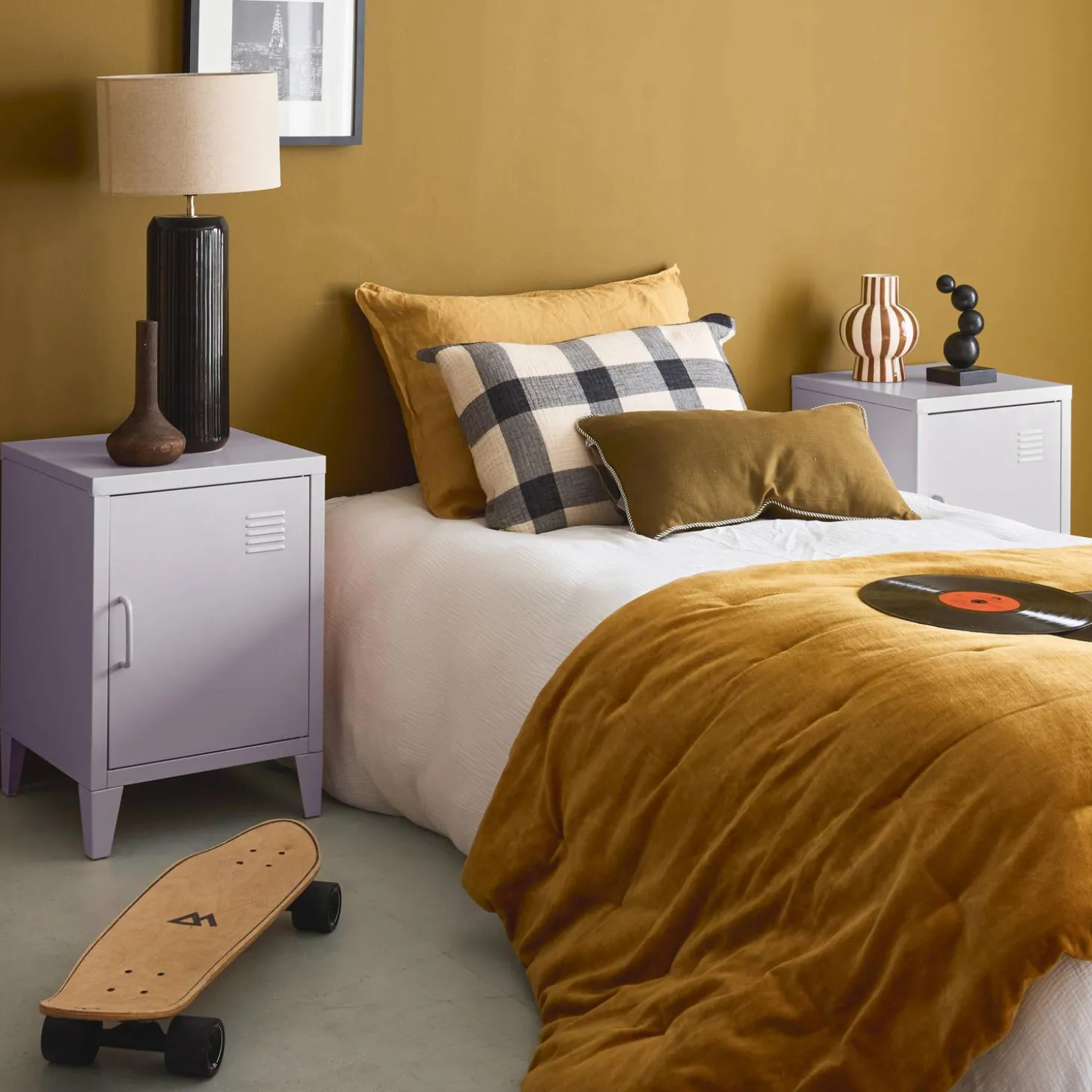 Set of 2 industrial bedside tables, 1 door